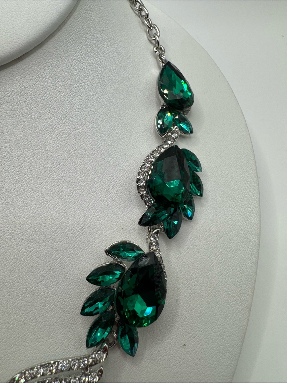 Modern statement jewelry set, green and clear glass stones. Pierced earrings. - Picture 4 of 9